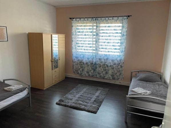 Room - Apartment No. 3 – Quiet Accommodation with a Private Garden & Wi-Fi (Eberswalde)