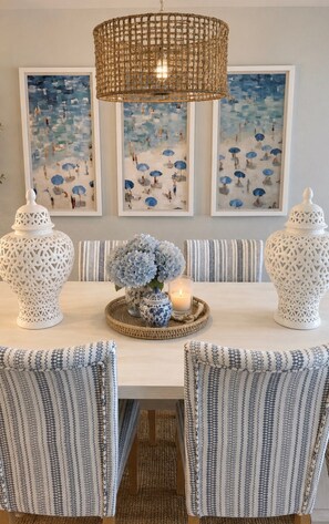 Dining - Beautiful 2-bedroom condo in serene Redington Shores (Redington Shores)
