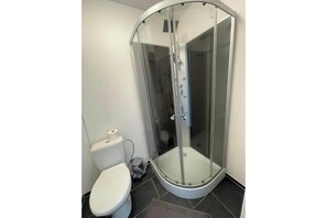 Bathroom - Vrbo Property (Eberswalde)