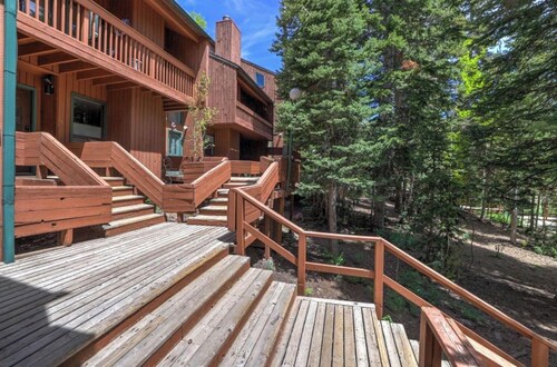 Superb 4-bedroom condo with AC in quaint Brian Head steps from Giant Steps Lodge