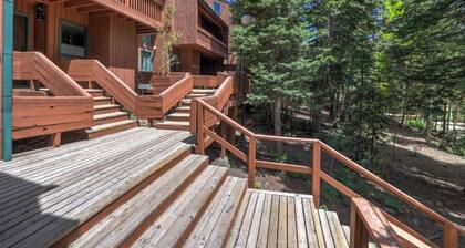 Superb 4-bedroom condo with AC in quaint Brian Head steps from Giant Steps Lodge