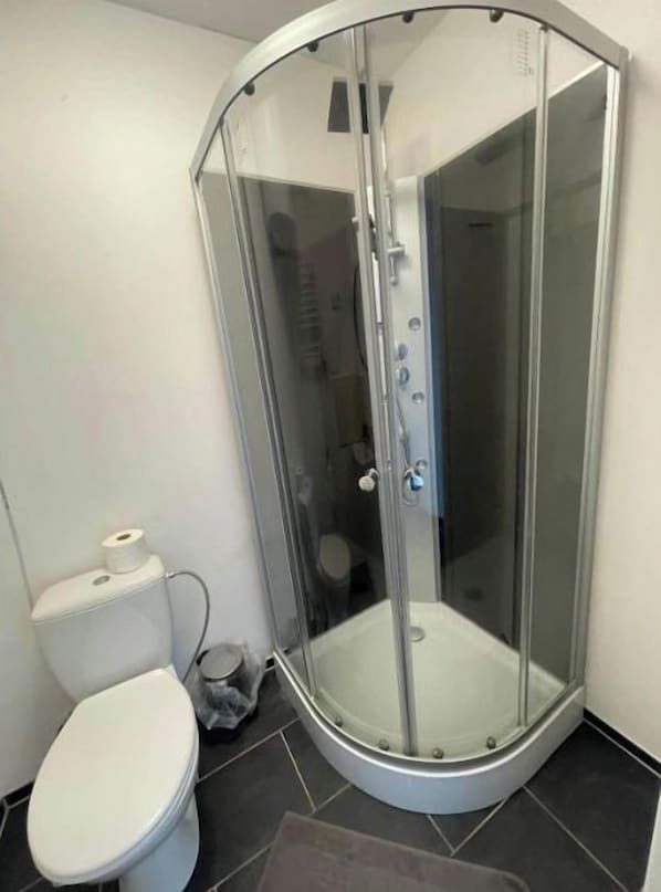 Bathroom - Vrbo Property (Eberswalde)