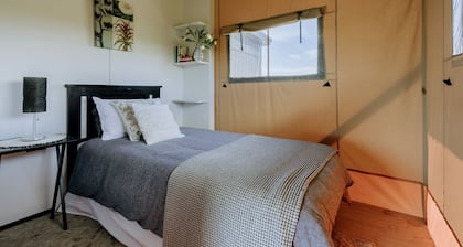 Beautiful Safari Tent on a Gorgeous Vineyard near Hastings, North Island