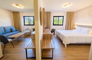 Deluxe Double or Twin Room, Balcony | Meja, Wi-fi percuma 