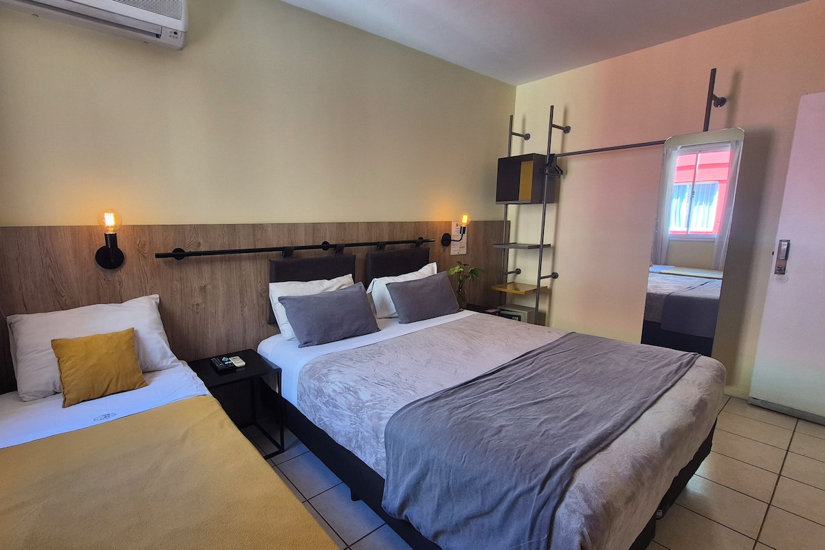 Habitación triple estándar | Caja fuerte, cortinas opacas, wifi gratis