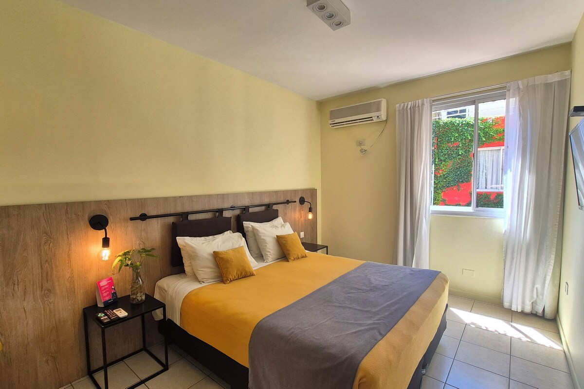Habitación estándar doble | Caja fuerte, cortinas opacas, wifi gratis