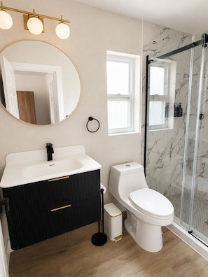 Bathroom - Waterfront Paradise - Pool, Dock, Beaches Nearby, Sleeps 10 (Clearwater)