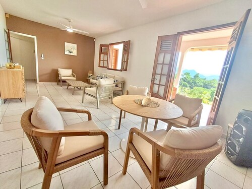 La Casita, swimming pool and sea view.