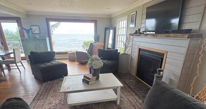 20% off for dates 9/29 - 10/1 come relax the sun is out!
4bed, 4 bath oceanfront