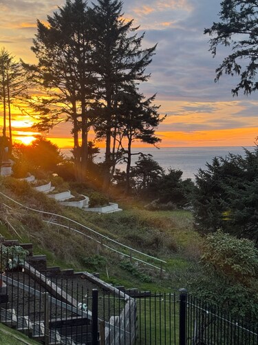 Ocean front 4-bedroom 4- bath exceptional views. PET FRIENDLY gated backyard.