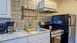 Unclassified image, 5 of 10, button - Cozy 1-bedroom apartment in Tulsa, OK near Tulsa University (Tulsa)