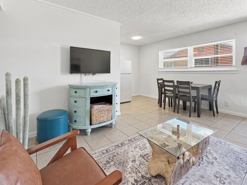 Cozy 1-bedroom apartment in Tulsa, OK near Tulsa University