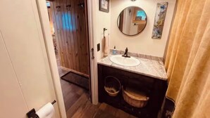 Unclassified image, 3 of 13, button - Cozy cabin on the lake (Manistique)