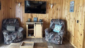 Unclassified image, 4 of 13, button - Cozy cabin on the lake (Manistique)