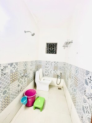 Quarto casal luxo, sacada, vista para o mar | Banheiro | Produtos de toalete grátis, sabonete, shampoo, papel higiênico