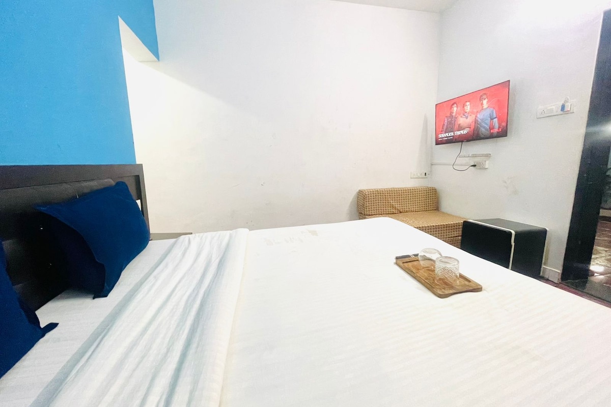Quarto casal luxo, sacada, vista para o mar | Escrivaninha, espaço de trabalho para notebook, Wi-Fi de cortesia