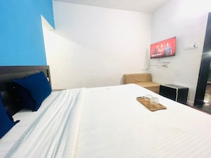 Quarto casal luxo, sacada, vista para o mar | Escrivaninha, espaço de trabalho para notebook, Wi-Fi de cortesia
