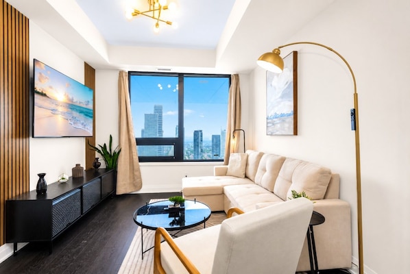 TV - Luxury Skyline Condo | Pool • Gym • Steps to SQ1 (Mississauga)