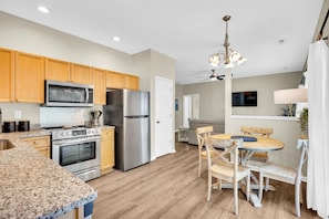 Kitchen - Sleeps 6 • Self Check-In • Fast WiFi • Private Backyard • Washer & Dryer • Minutes to Wrightsville Beach (Wilmington)