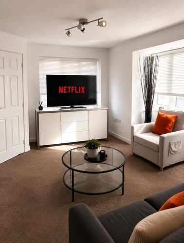 Extraordinary Tranquil Rochester perfect for Contractors | Free Parking X 2