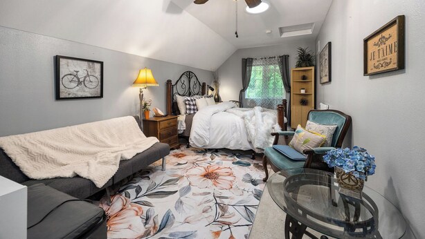 Unclassified image, 1 of 16, button - The Grayson B&B — Best Breakfast, Romantic Sunlit Room, Woodinville Wine (Monroe)