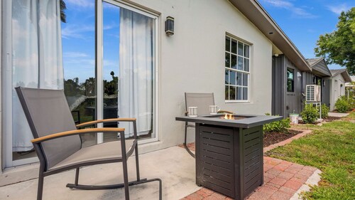 Seaturtle Cottage by Avantstay Lakefront + Firepit + Grill Vanderbilt Beach