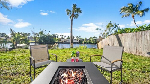 Seaturtle Cottage by Avantstay Lakefront + Firepit + Grill Vanderbilt Beach