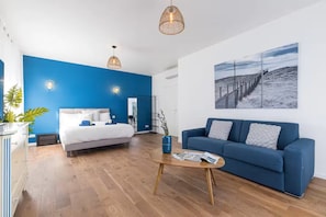 Iron/ironing board, Internet - Spacious 5-bedroom apartment in Nice with AC-5 min walk to the see &  Tram (Nice)