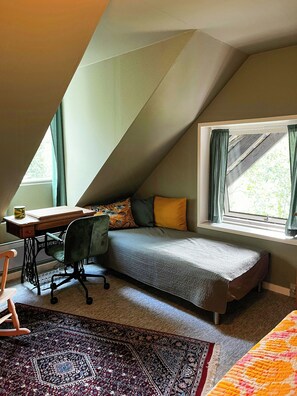 A small, triangular attic bedroom with a single bed, a desk, and a chair. - Thatched holiday home in nature by the Gudenå (Ans)