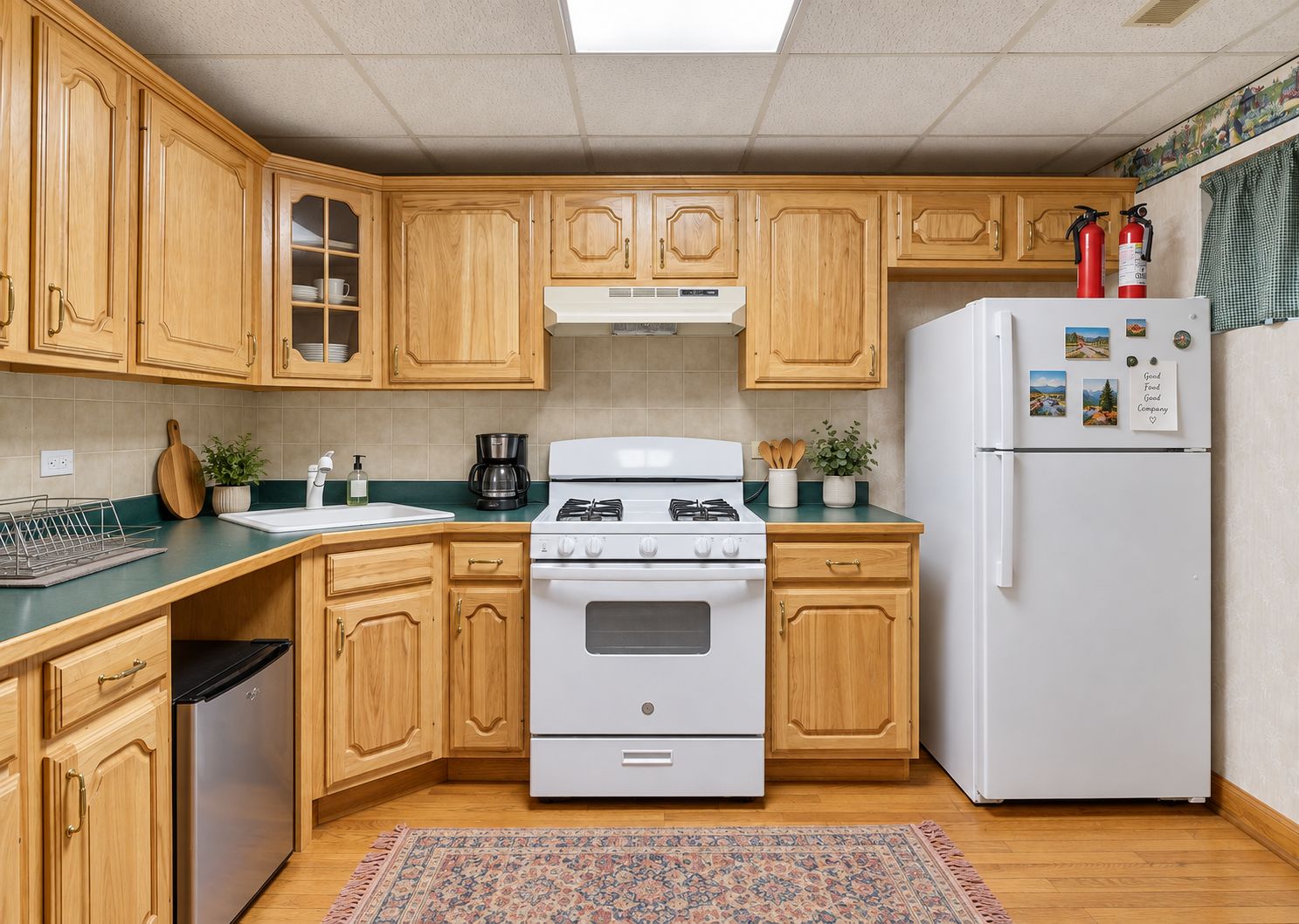 Suite | Private kitchen | Full-size fridge, microwave, oven, stovetop