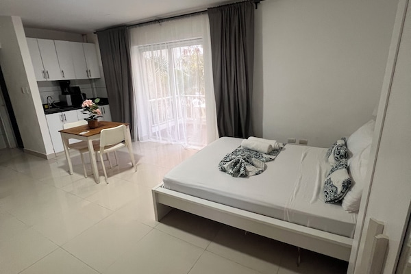 Comfort-studio, parveke | Sisätilat