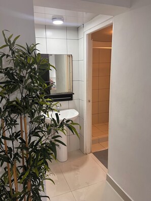 Monolocale comfort, balcone | Bagno