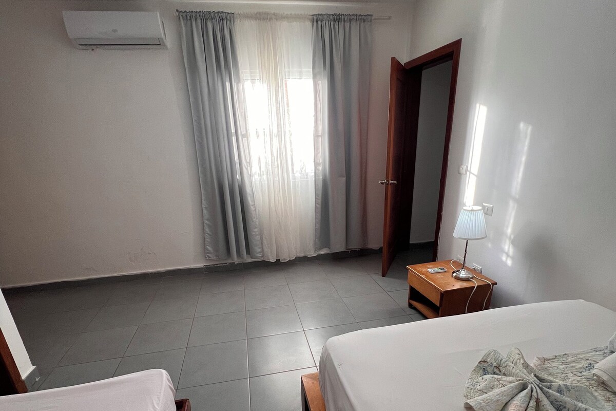 Suite familiare, balcone, vista giardino | Una cassaforte in camera, ferro/asse da stiro, Wi-Fi gratuito