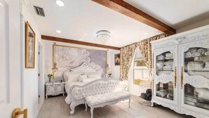 3 bedrooms, iron/ironing board, WiFi - Elegant & Cozy 3-Bedroom Home in Ocala – Perfect for a Relaxing Stay (Ocala)