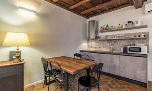 Unclassified image, 3 of 25, button - ROMAN MEDIEVAL RETREAT WITH 2 BEDROOMS, 3 BATHS & ORIGINAL FIREPLACES (Roma)