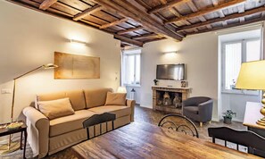 Unclassified image, 5 of 25, button - ROMAN MEDIEVAL RETREAT WITH 2 BEDROOMS, 3 BATHS & ORIGINAL FIREPLACES (Roma)