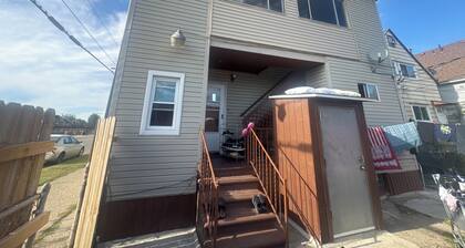 Cozy 2BR 1BA + Full Kitchen/Living Near DT Detroit in Hamtramck