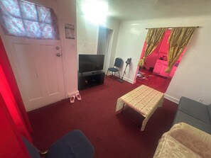 Unclassified image, 5 of 13, button - Cozy 2BR 1BA + Full Kitchen/Living Near DT Detroit in Hamtramck (Hamtramck)