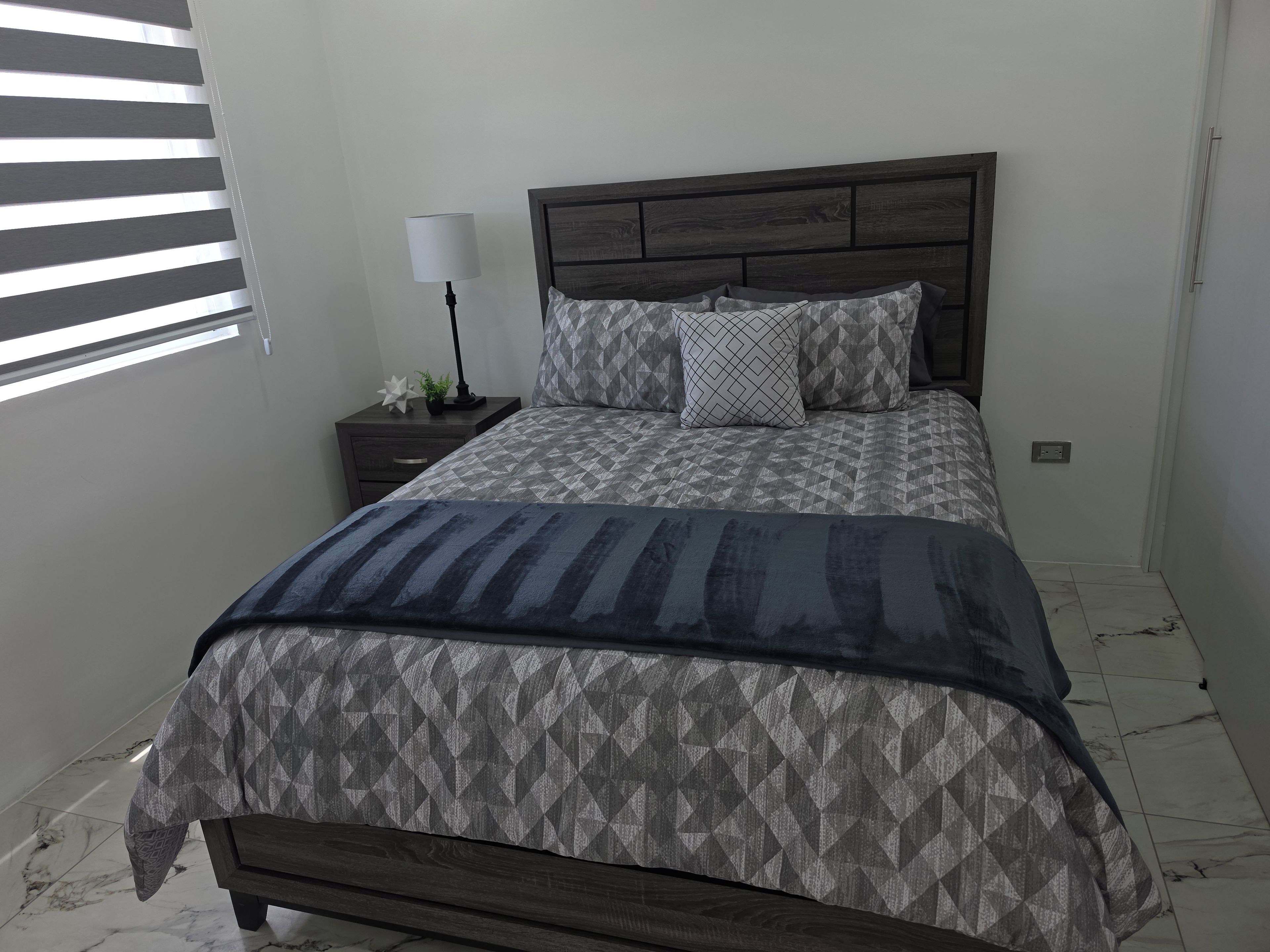 Iron/ironing board, internet, bed sheets