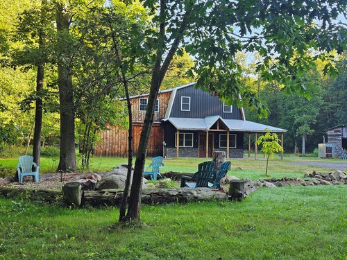 A quiet neck of the woods but with wifi and a/c!