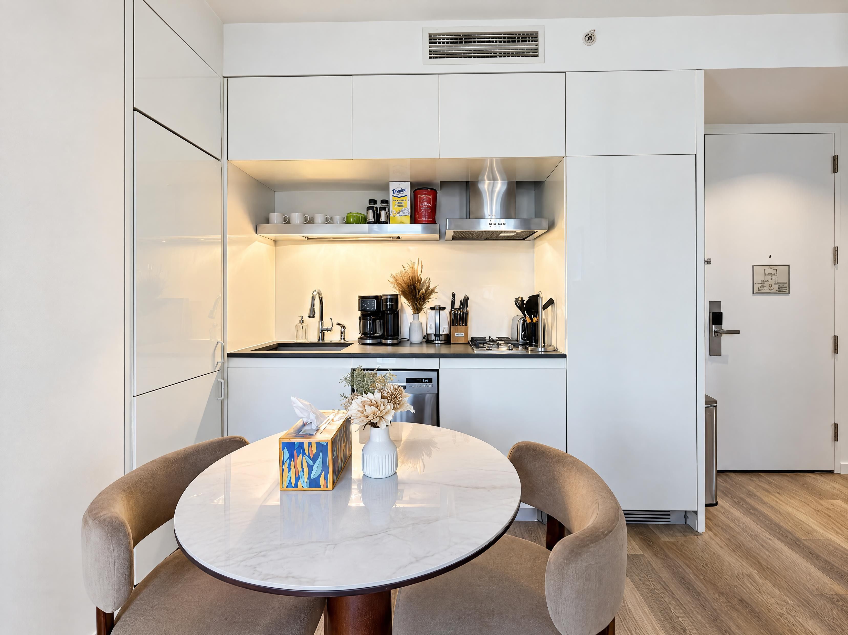 Luxury Suite, 2 Bedrooms, Non Smoking, Private Bathroom | In-room dining