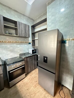 Private kitchen - Stylish 2 bedroom apartment-24/7 power supply with free wifi (Lagos)