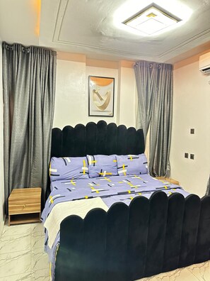 Room - Stylish 2 bedroom apartment-24/7 power supply with free wifi (Lagos)