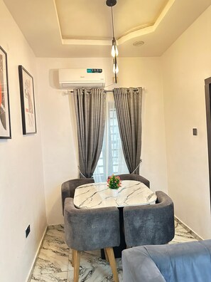 Dining - Stylish 2 bedroom apartment-24/7 power supply with free wifi (Lagos)