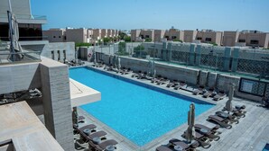 Pool - Cozy 1-bedroom apartment in enchanting Dammam with AC (Dammam)