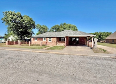 Spacious 4-bedroom house in beautiful Stafford with AC covered parking.