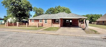 Spacious 4-bedroom house in beautiful Stafford with AC covered parking.
