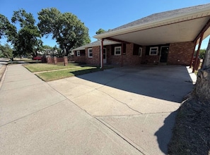 Exterior - Spacious 4-bedroom house in beautiful Stafford with AC covered parking. (Stafford)