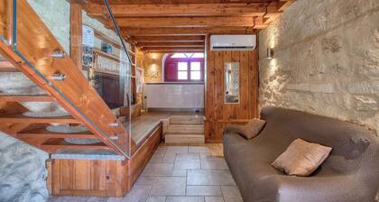 The famous RED - A fully equipped 1BR central w/AC