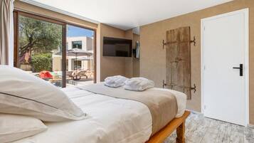 Deluxe Double Room, Pool View | Egyptian cotton sheets, premium bedding, in-room safe, blackout drapes
